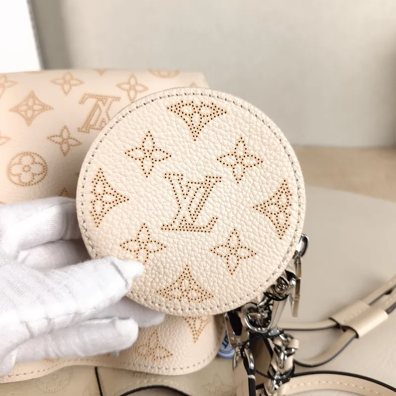 Louis Vuitton Crossbody Bag BELLA Calfskin One Size 22 × 14 × 19 cm — detail view 4 of 9