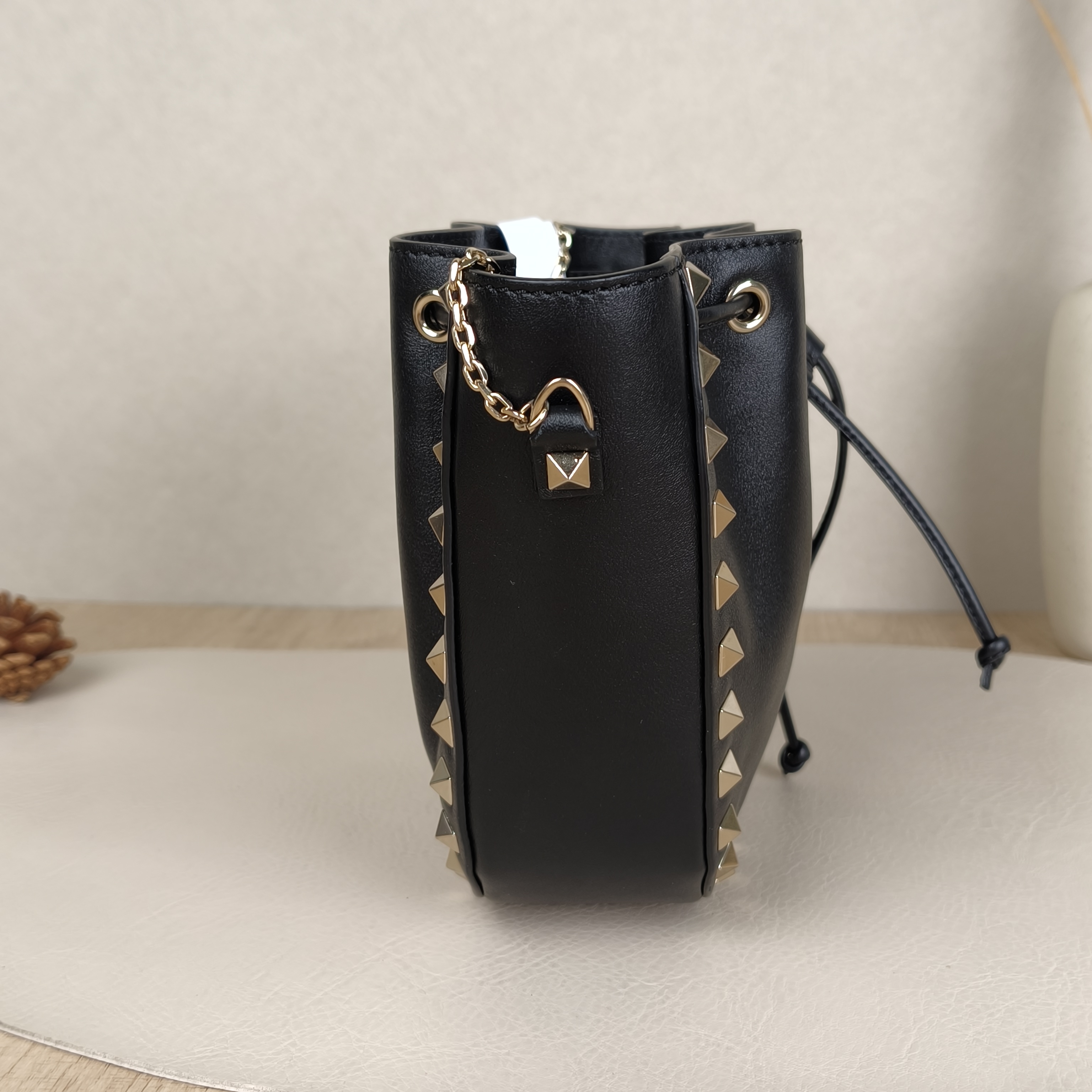 Valentino Shoulder Bag Bucket Bag Black Calfskin One Size15 × 5 × 16 cm — cover view 4 of 9