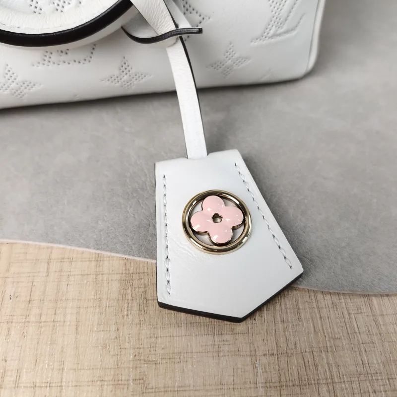 Louis Vuitton Crossbody Bag Speedy20 White Calfskin One Size 20.5 × 12 × 13.5 cm — detail view 10 of 12
