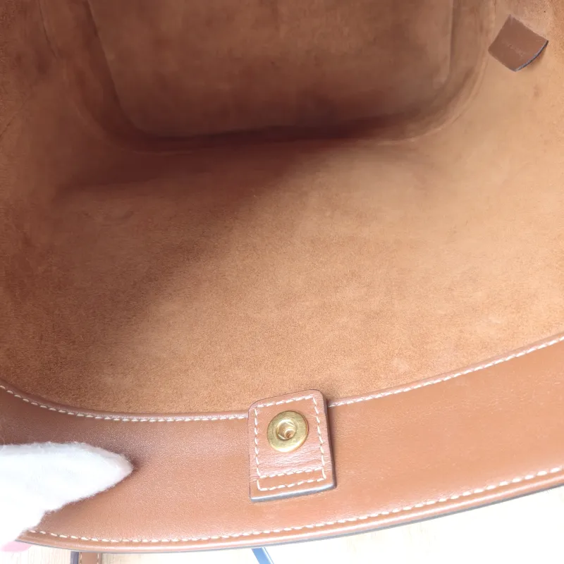 CELINE Shoulder Bag BUCKET TRIOMPHE Bucket Bag Calfskin Small 17 × 10 × 22 cm — detail view 4 of 10
