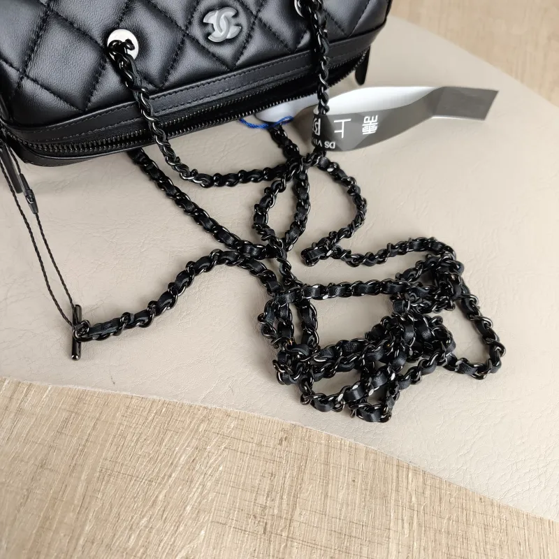 Chanel Crossbody Bag Bowling Bag soblack Black Lambskin One Size 18.5 × 11 × 11.5 cm — detail view 4 of 10