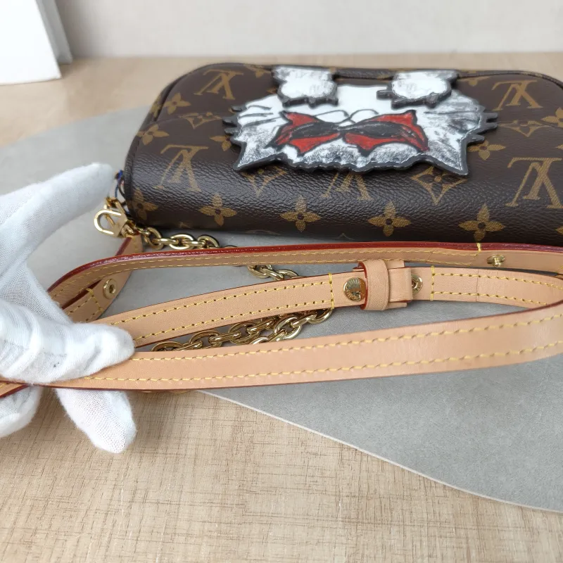 Louis Vuitton Crossbody Bag IVY Monogram PVC Small 23.5 × 4.3 × 12 cm — detail view 5 of 13