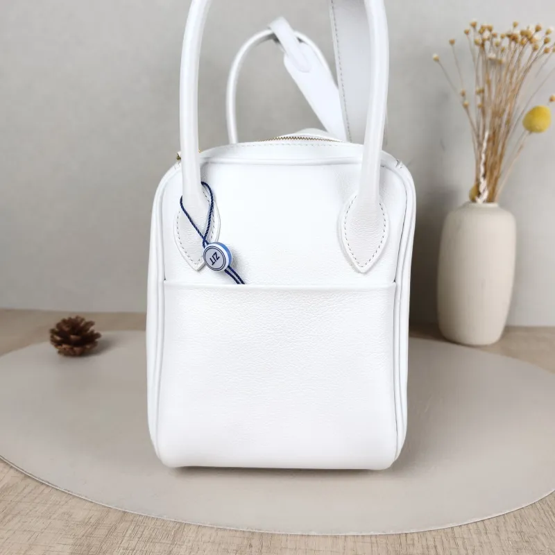 Hermès Crossbody Bag Lindy 2601White Evercolor Calfskin Small26 × 12 × 18 cm — detail view 9 of 11