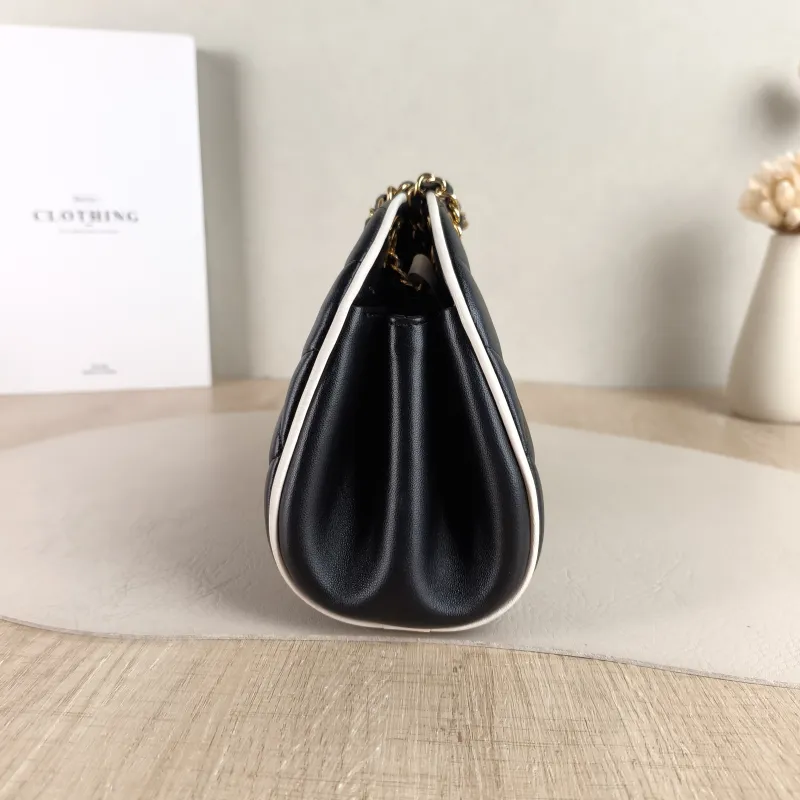 Chanel Crossbody Bag Bowling Bag Black Lambskin One Size 25 × 8 × 14 cm — detail view 4 of 10