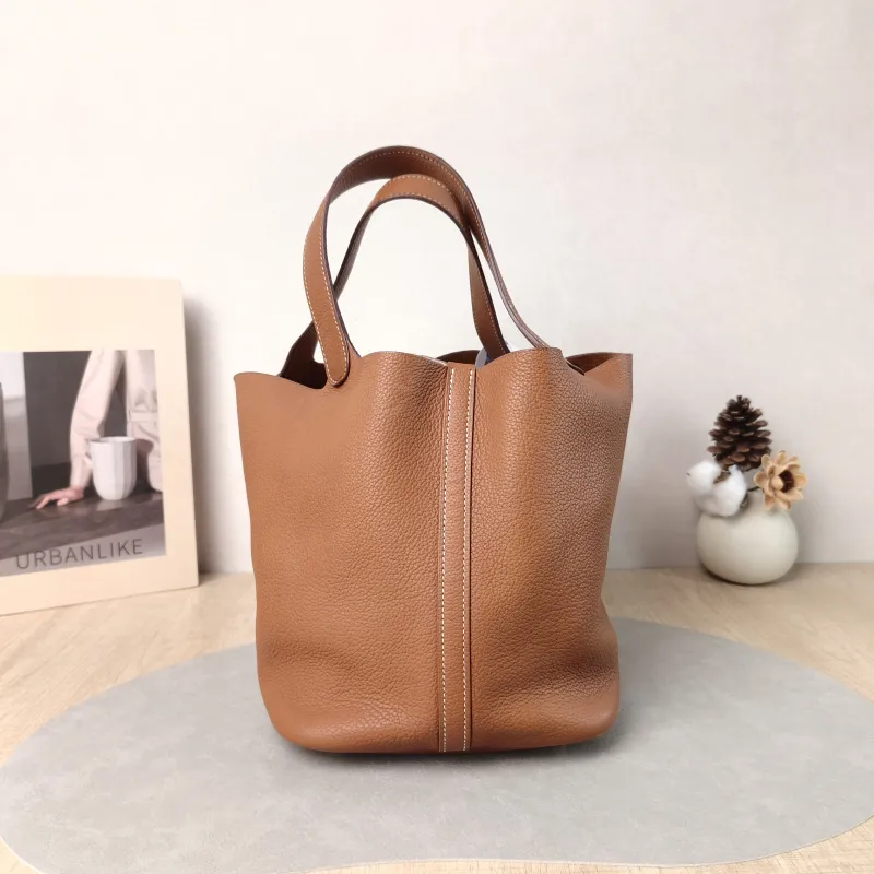 Hermès Top Handle Bag Picotin Lock 22 22 Taurillon Clemence TC Calfskin Medium 22 × 18 × 21 cm W Conditioned — cover view 2 of 5