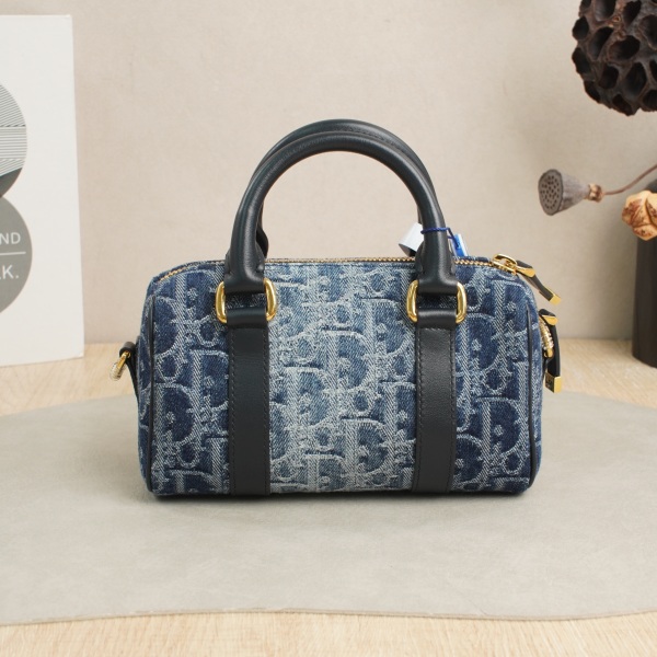 DIOR Groove17 Top Handle Bagnano Blue · Shoulder Strap · 17 × 8 × 10 cm