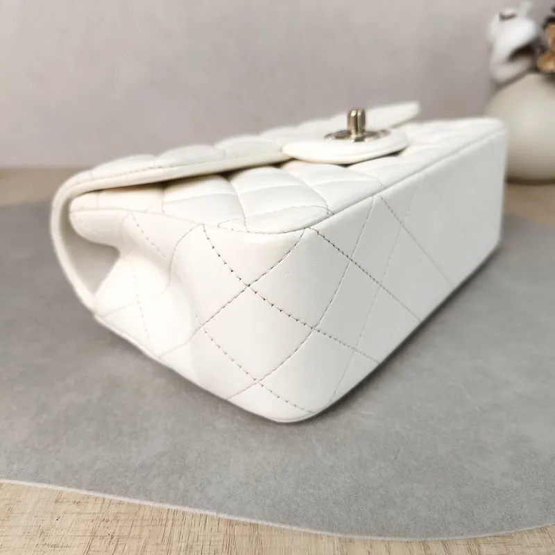 Chanel Crossbody Bag mini White Lambskin mini 20 × 6 × 12 cm — detail view 3 of 14