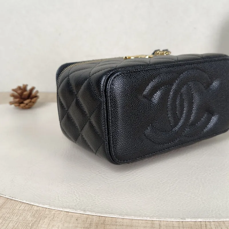Chanel Crossbody Bag Edition Black Grained Calfskinmini16 × 8 × 9.5 cm — detail view 11 of 16