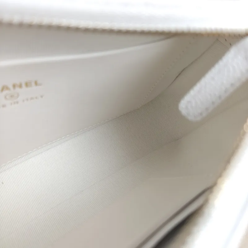 Chanel Crossbody Bag White Gold Grained Calfskin One Size 21 × 5 × 12 cm — detail view 5 of 11