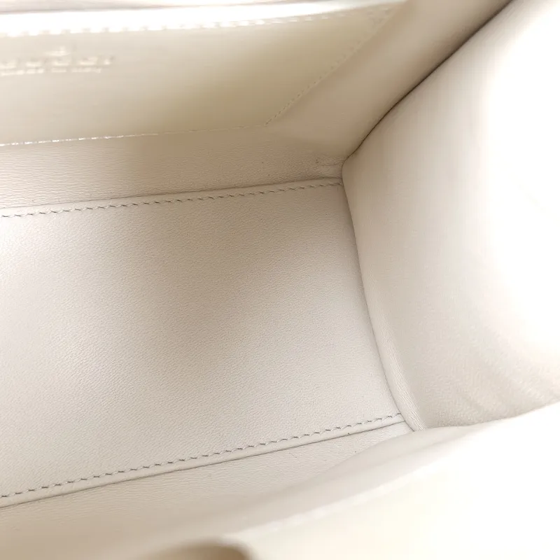 GUCCI Top Handle Bag Diana Top Handle Bag White Calfskin Small 20 × 10 × 16 cm — detail view 9 of 10