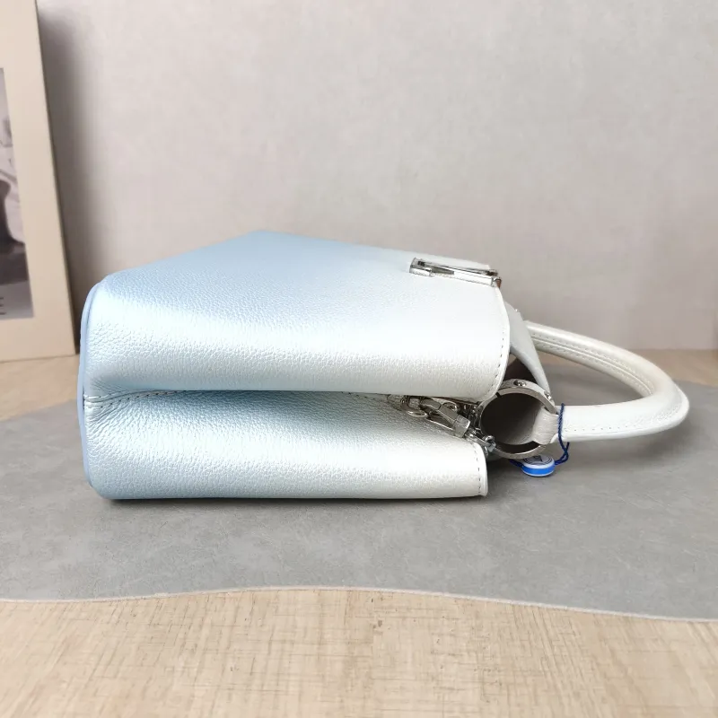 Louis Vuitton Top Handle Bag Capucines Calfskin BB 27 × 9 × 17.5 cm — detail view 7 of 15