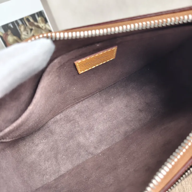 Louis Vuitton Crossbody Bag MARELLE Epi Embossed Calfskin Small25 × 8 × 15 cm — detail view 9 of 10