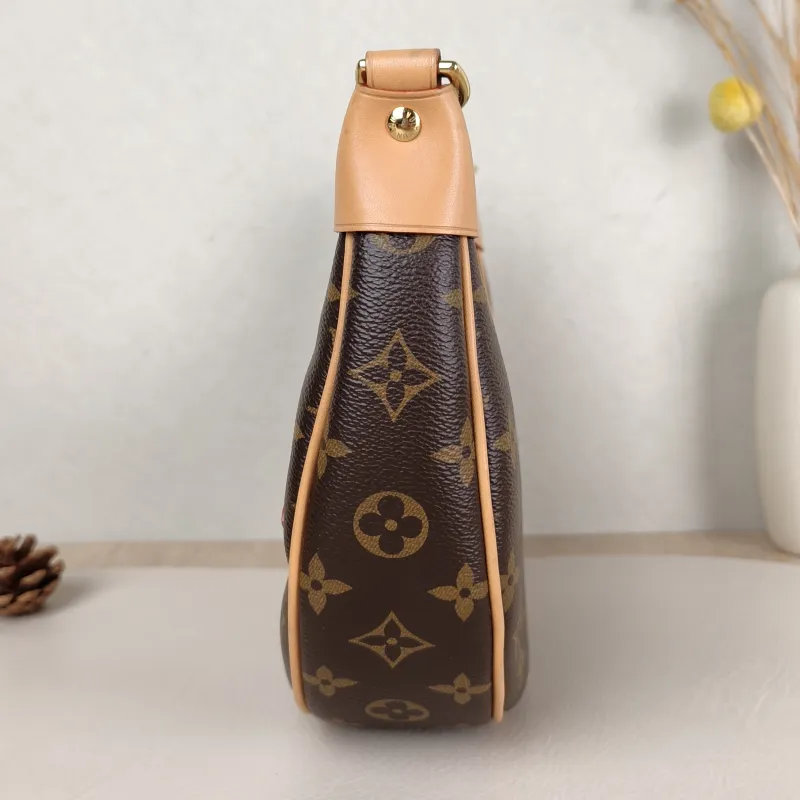 Louis Vuitton Crossbody Bag Loop Monogram PVC Small 23 × 6 × 13 cm — detail view 11 of 14