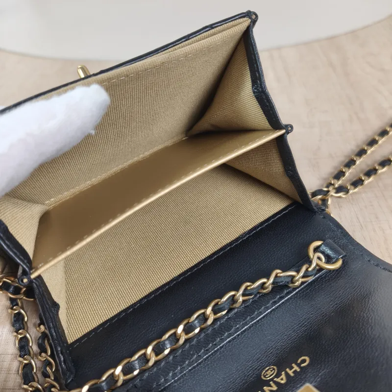 Chanel Crossbody Bag Crossbody Bag Black Lambskin One Size11 × 2 × 9 cm — detail view 7 of 11