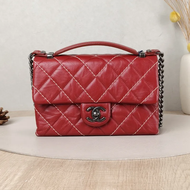 Chanel Crossbody Bag Chain Bag Red Calfskin 22 × 6.5 × 14 cm 23