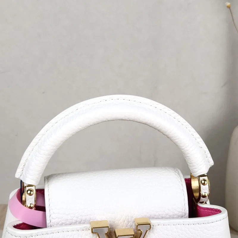 Louis Vuitton Crossbody Bag Capucines White Calfskin Mini 22 × 7.5 × 14 cm — detail view 7 of 13