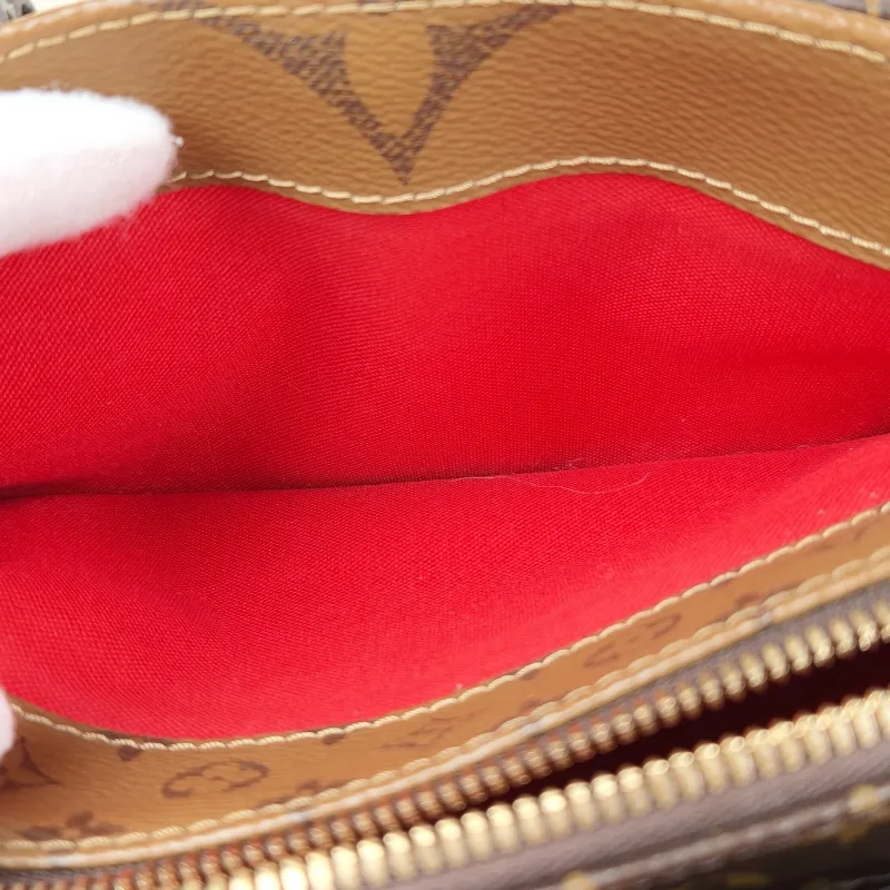 Louis Vuitton Crossbody Bag Onthego East West Monogram PVC Small 25 × 10 × 13 cm — detail view 13 of 15