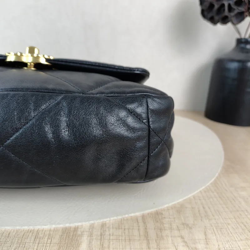 Chanel Crossbody Bag19Bag Black SL ambskin Small26 × 9 × 16 cm — detail view 8 of 13