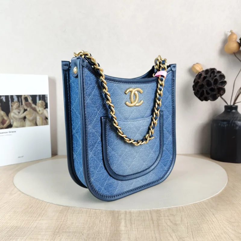 Chanel Crossbody Bag hobo One Size 22 × 6 × 24 cm — cover view 2 of 6