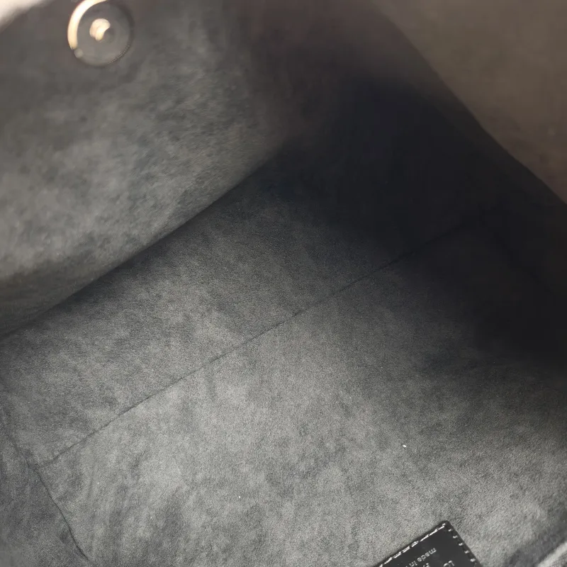 Louis Vuitton Crossbody Bag Carryall Cargo Vibe Black SL ambskin Small 33.5 × 15 × 23 cm — detail view 10 of 10