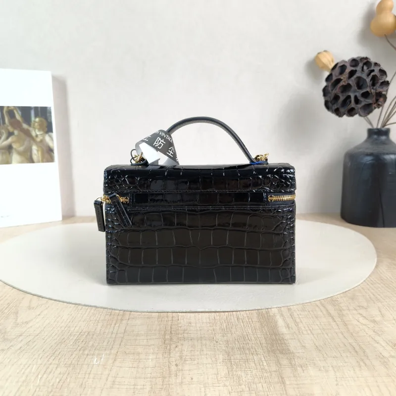Chanel Crossbody Bag lp Vanity Case Bag Black Calfskin One Size 19.5 × 5 × 17 cm — cover view 4 of 6