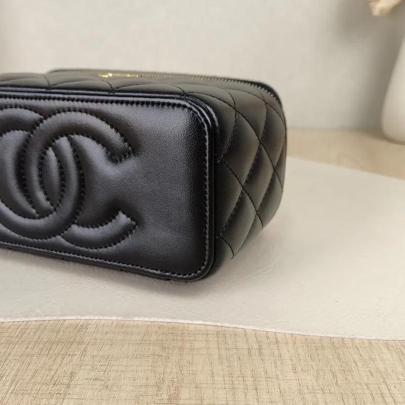 Chanel Crossbody Bag Edition Black Lambskin 16 × 8 × 9.5 cm — detail view 13 of 13
