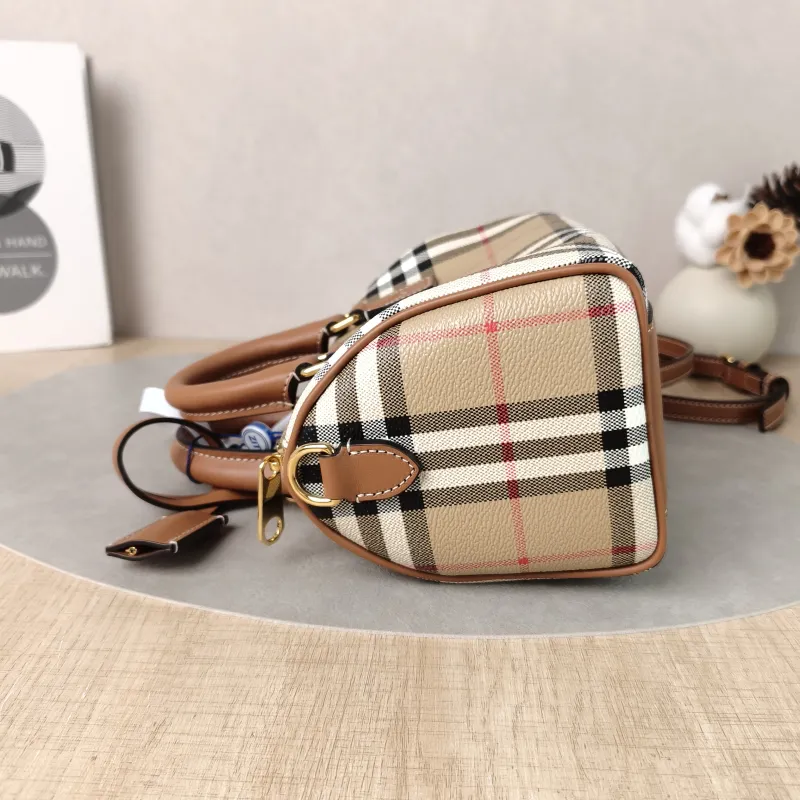 BURBERRY Top Handle Bag Top Handle Bag Colorblock PVC Mini 18.5 × 11 × 12 cm — detail view 4 of 14