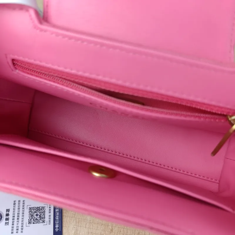 Chanel Crossbody Bag Kelly Red mini19 × 7 × 13 cm — detail view 12 of 15