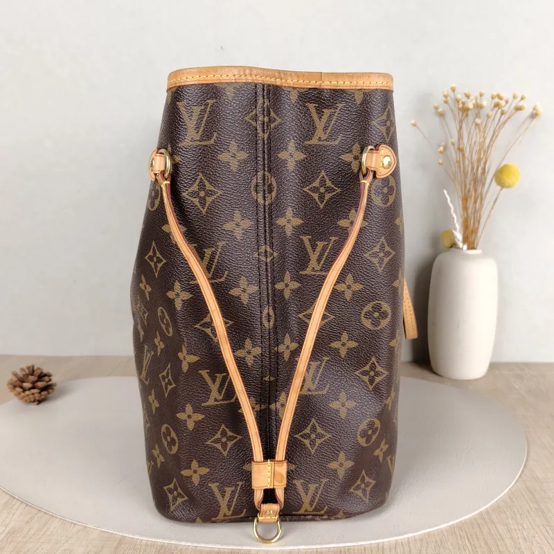 Louis Vuitton Shoulder Bag Neverfull Monogram PVC Medium 31 × 14 × 28 cm — detail view 10 of 11