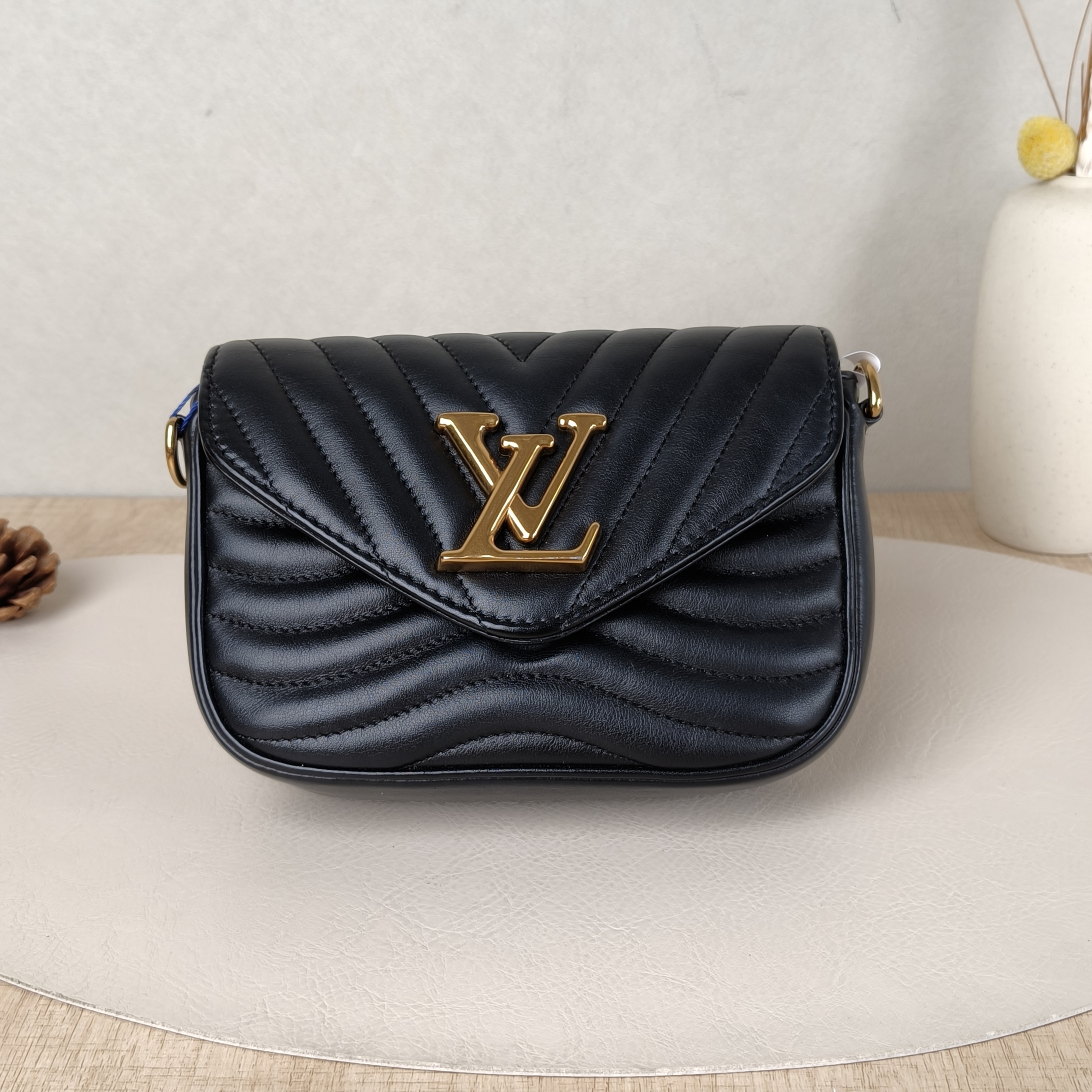 Louis Vuitton Crossbody Bag New Wave Multi Pochette Black Calfskinmini19 × 5 × 14 cm