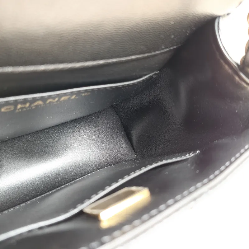 Chanel Crossbody Bag Edition Black Calfskinmini16 × 7 × 15 cm — detail view 7 of 11