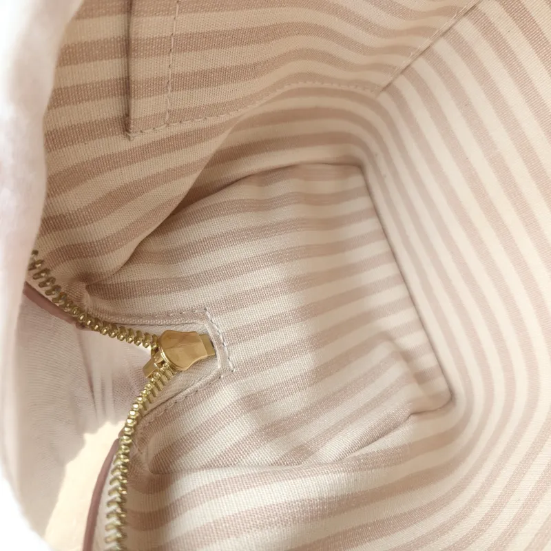Louis Vuitton Crossbody Bag Speedy20Beige · Pink Empreinte Embossed Calfskin Small20.5 × 12 × 13.5 cm — detail view 7 of 12