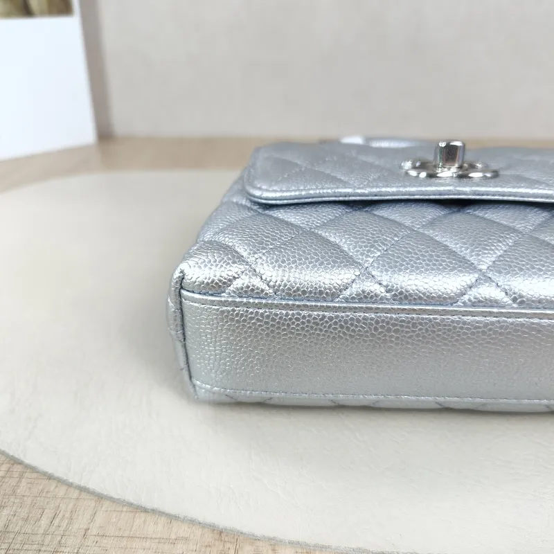 Chanel Crossbody Bag Coco Handle​Silver Grained Calfskin Mini14.5 × 5.5 × 11.5 cm — detail view 9 of 11