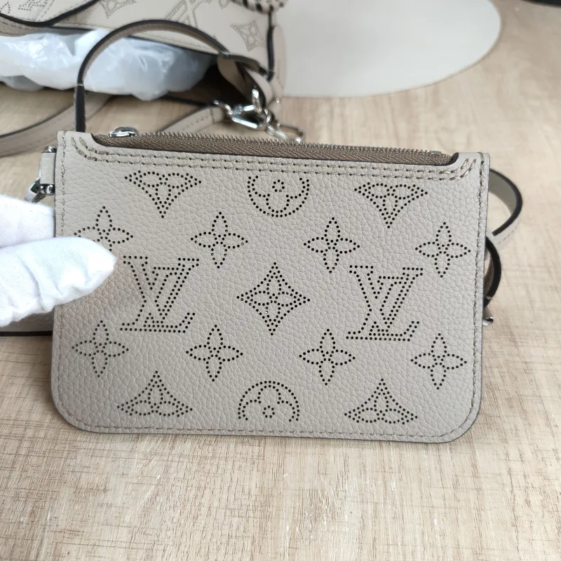 Louis Vuitton Crossbody Bag Blossom Top Handle Bag Calfskin Small20 × 12.5 × 20 cm — detail view 10 of 13