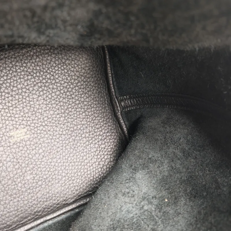 Hermès Top Handle Bag Picotin Lock 22 22 Black Taurillon Clemence TC Calfskin Medium 22 × 18 × 21 cm W — detail view 2 of 11