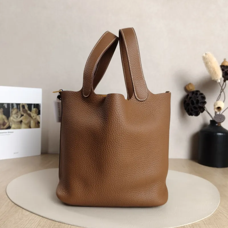 Hermès Top Handle Bag Picotin Lock 22 22 Clemence Taurillon TC Calfskin Medium22 × 18 × 21 cm — cover view 7 of 11
