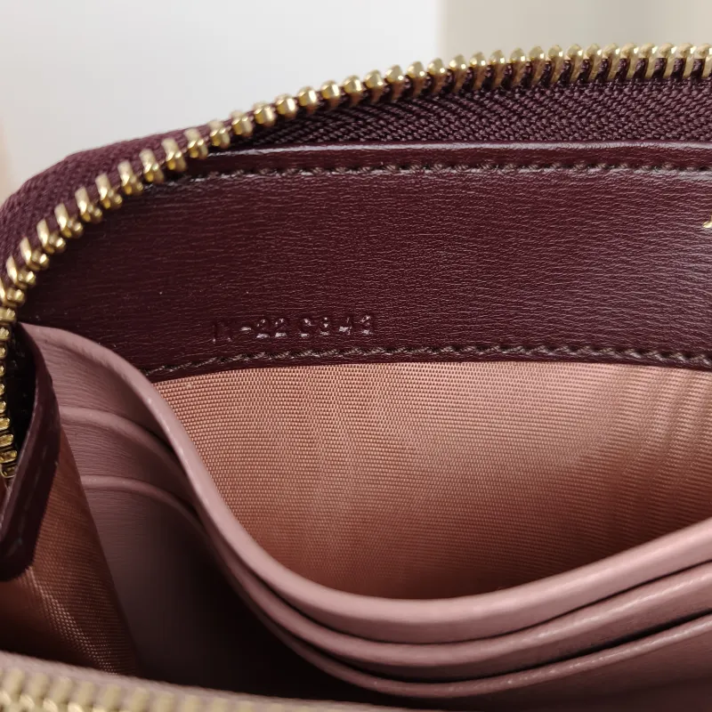 FERRAGAMO Wallet Wallet Red Calfskin One Size19 × 2 × 10.5 cm — detail view 6 of 11