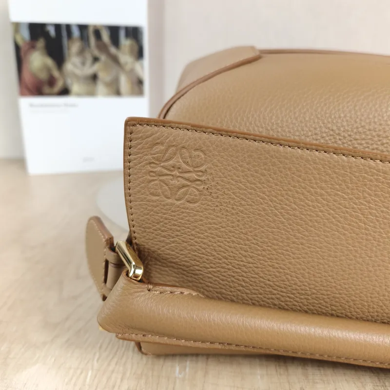 LOEWE Shoulder Bag Puzzle Brown CC alfskin Medium 29 × 14 × 19.5 cm — detail view 9 of 12