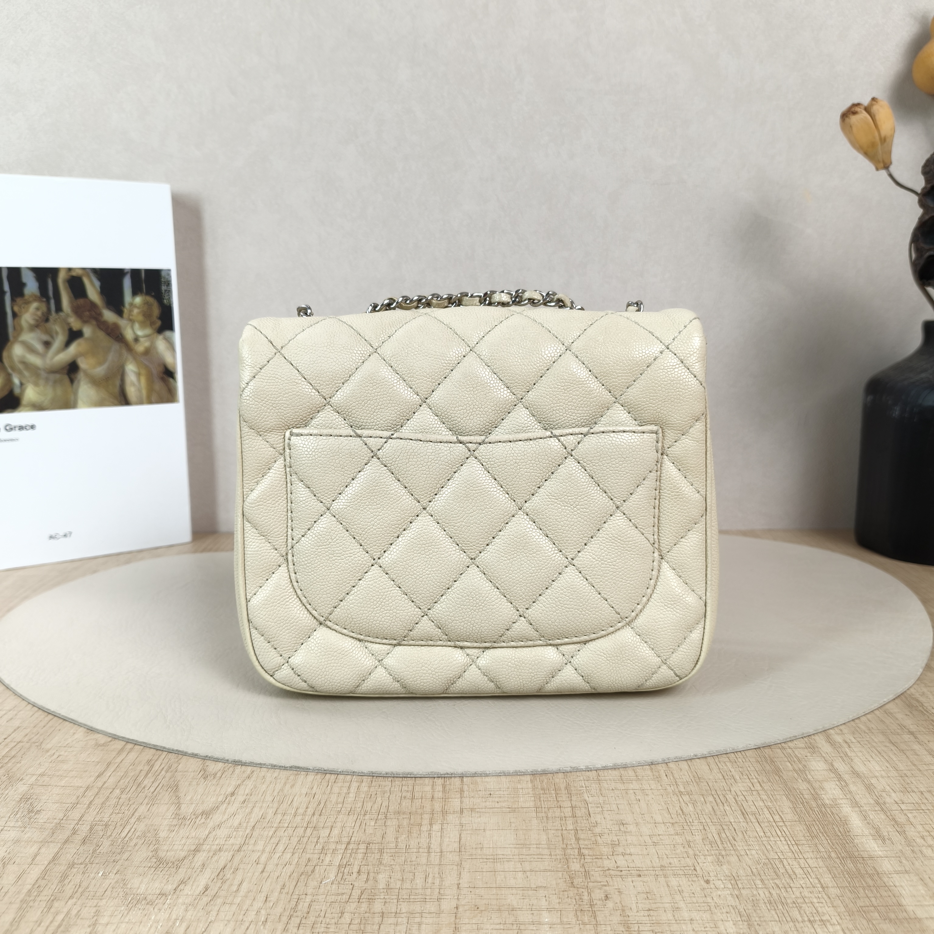 Chanel Crossbody Bagcf Collection Crossbody Bag White Calfskin One Size19 × 7 × 16 cm — cover view 4 of 5