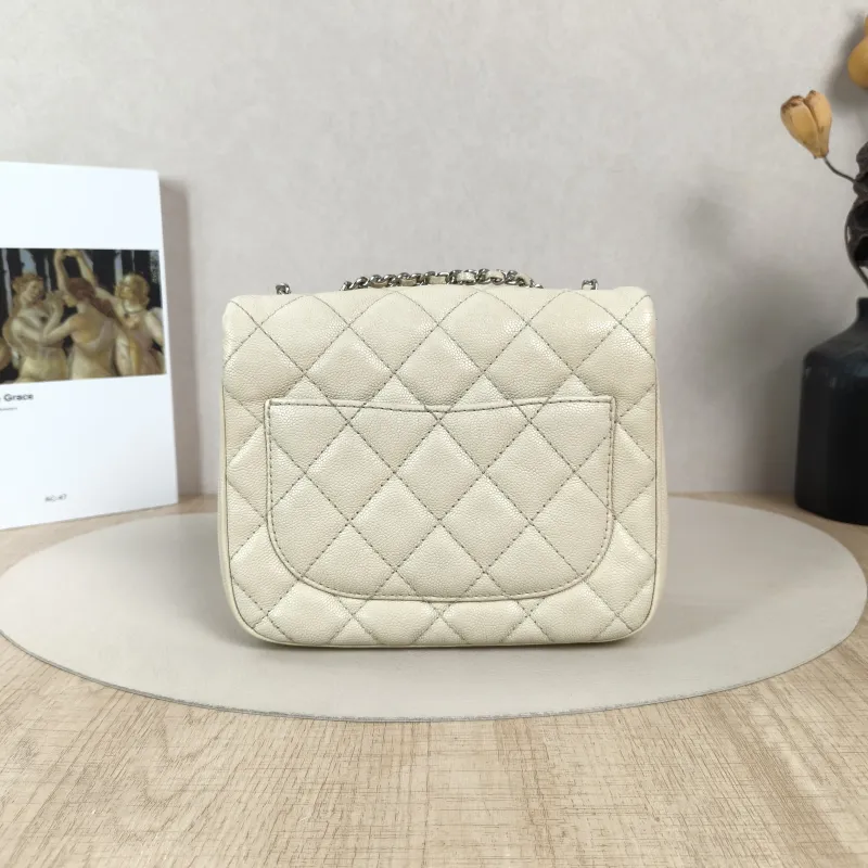 Chanel Crossbody Bagcf Collection Crossbody Bag White Calfskin One Size19 × 7 × 16 cm — cover view 4 of 5
