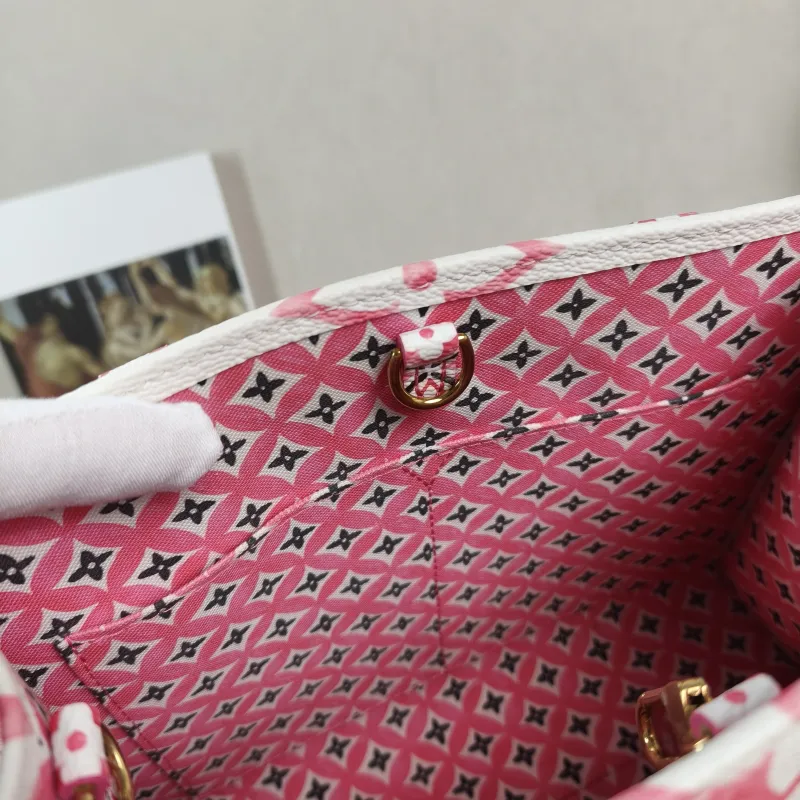 Louis Vuitton Shoulder Bag Onthego Collection PVC Small25 × 11.5 × 19 cm — detail view 10 of 12