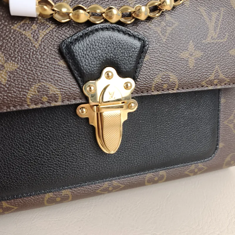 Louis Vuitton Crossbody Bag VICTOIRE Monogram PVC 27 × 10 × 17 cm — detail view 9 of 11
