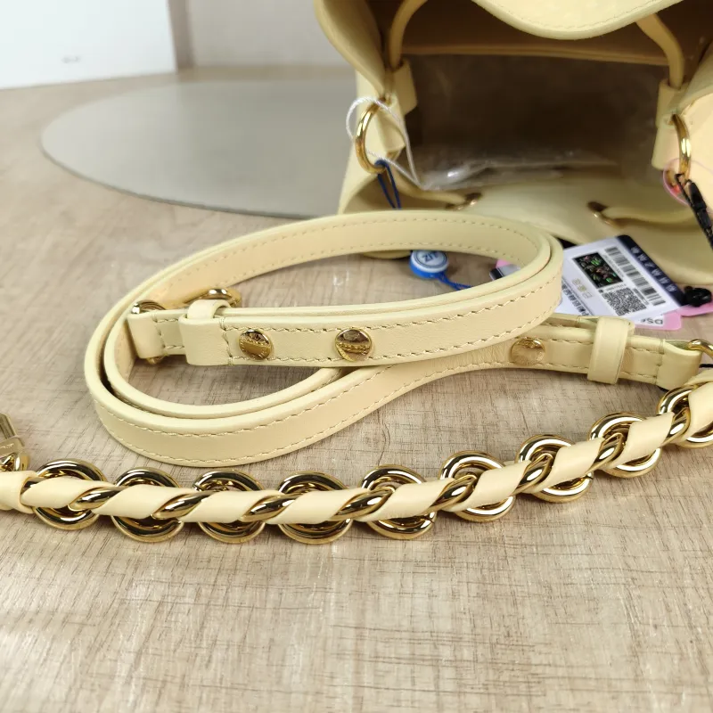 Louis Vuitton Shoulder Bag NÉONOÉ Bucket Bag BB Yellow Calfskin BB 20 × 13 × 20 cm — detail view 5 of 9