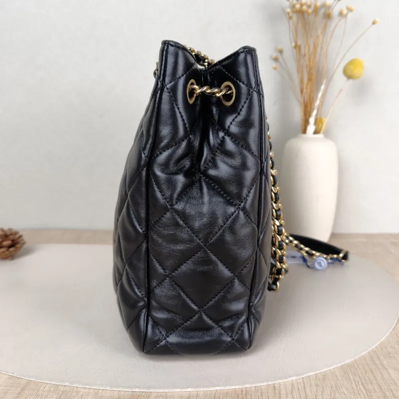 Chanel Shoulder Bag tote Black Lambskin One Size 23 × 8 × 23 cm — detail view 2 of 13