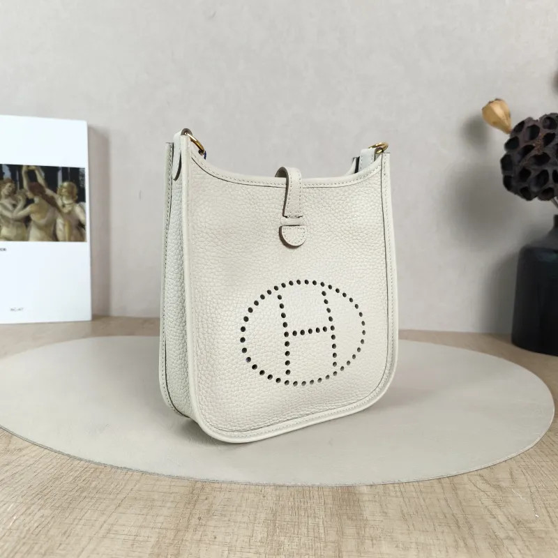 Hermès Crossbody Bag Evelyne Mini 16 Mini 1610Craie TC Calfskinmini17 × 5.5 × 18 cm — cover view 4 of 6