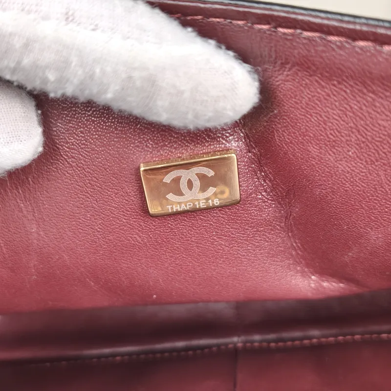 Chanel Shoulder Bag 2.55 Black Calfskin Medium 28 × 7.5 × 19.5 cm — detail view 7 of 13