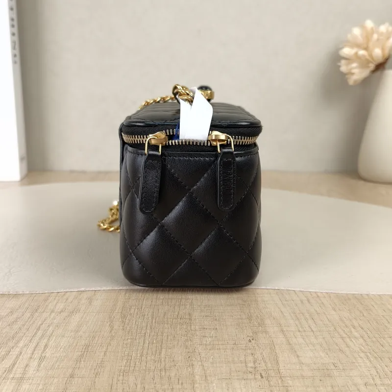 Chanel Crossbody Bag Edition Black Lambskin 16 × 8 × 9.5 cm — detail view 3 of 13