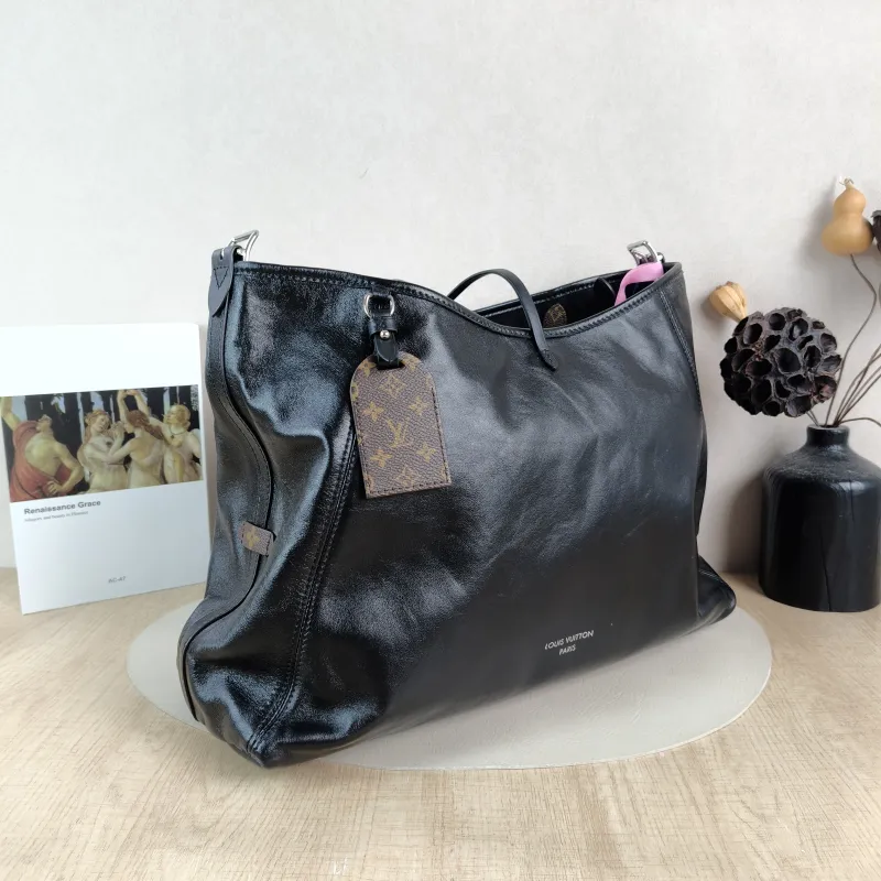 Louis Vuitton Crossbody Bag Carryall Vibe Black SL ambskin Medium 39 × 15 × 30 cm — cover view 6 of 6