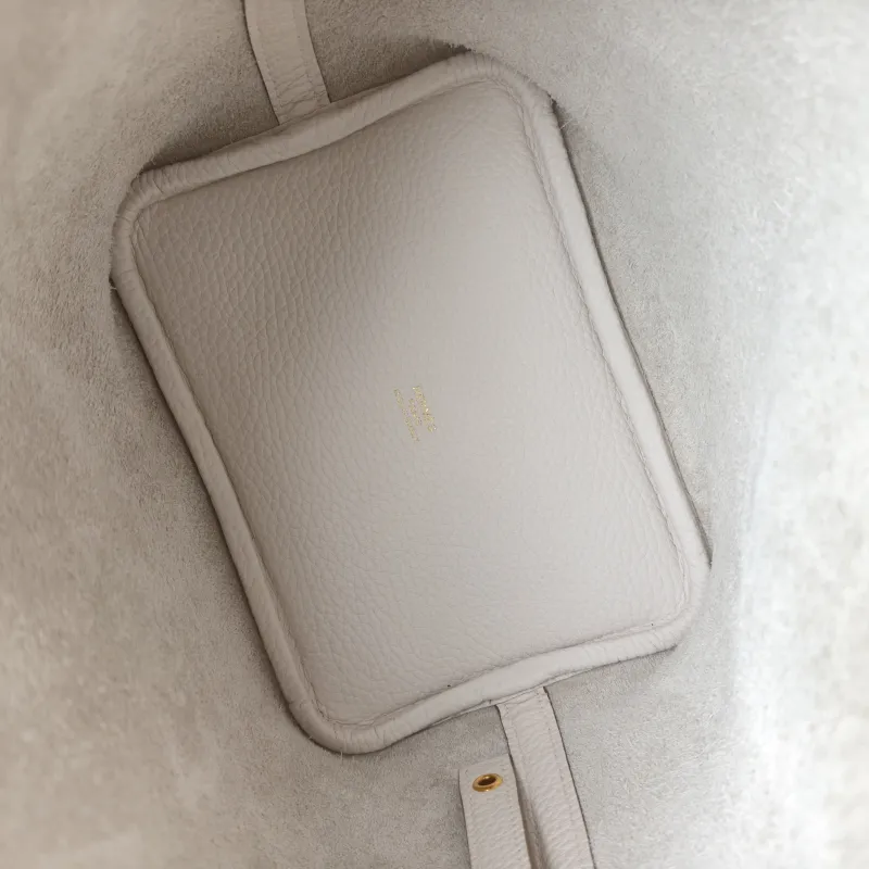 Hermès Top Handle Bag Picotin Lock 18 18 M4 Taurillon Clemence TC Calfskin Small 18 × 13 × 18 cm W — detail view 3 of 11
