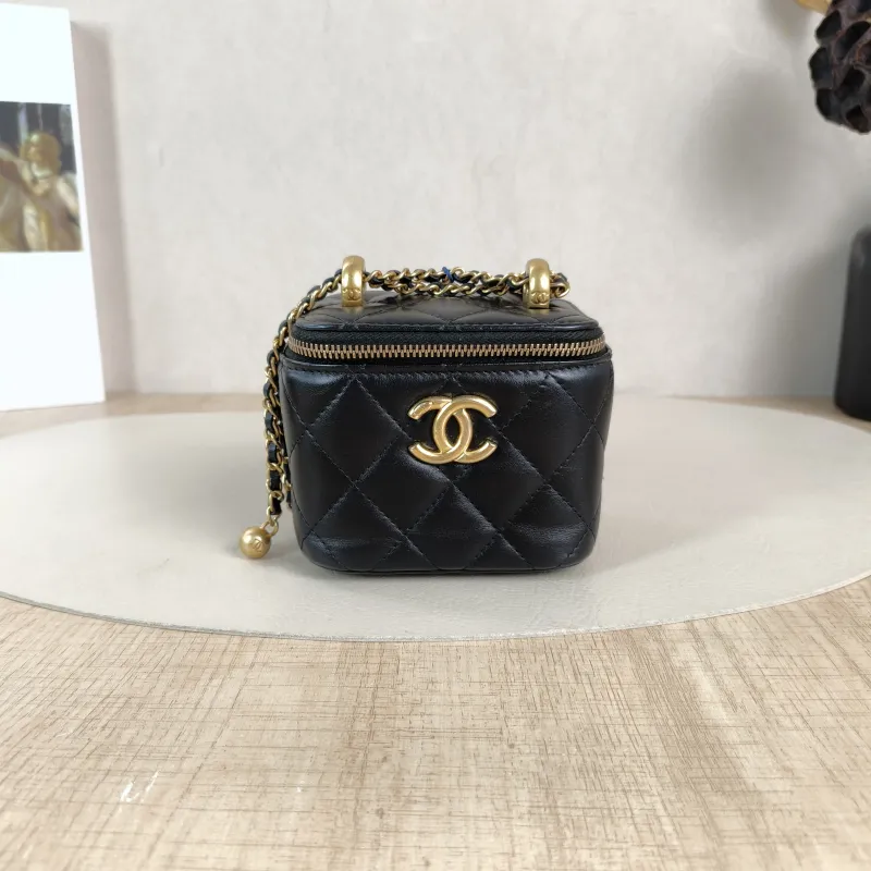 Chanel Crossbody Bag Black Lambskin One Size10 × 7 × 9 cm